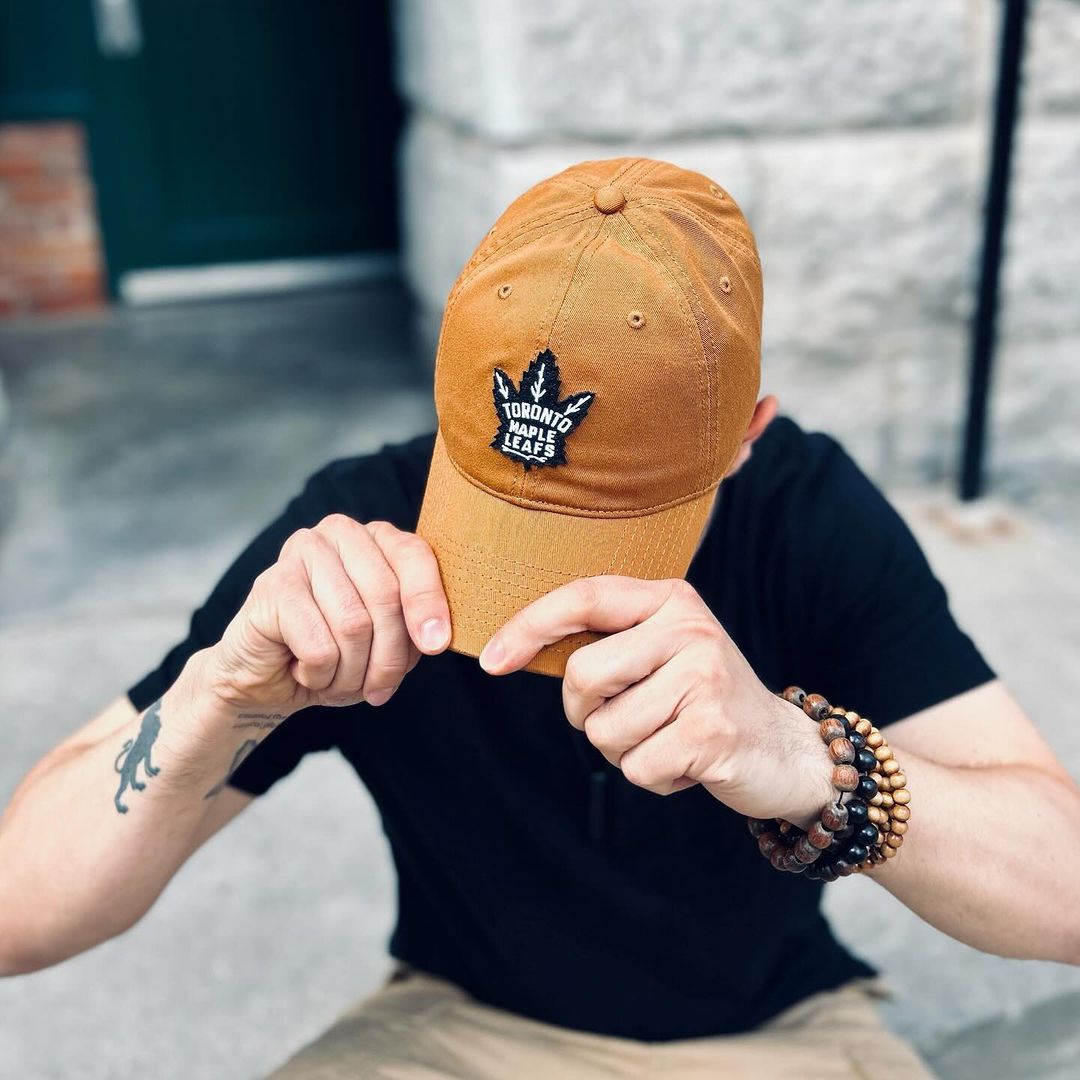 TheSportGallery's tweet image. Simple and sleek, our limited edition Gallery exclusive Maple Leafs Archive Hat is your new go-to for any outfit or occasion! Find it online at thesportgallery.ca or at our gallery located in #Toronto’s beautiful Distillery District. #LeafsForever #DistilleryTO