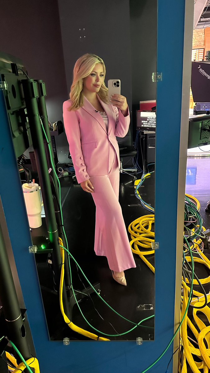 bridgettbjorlo's tweet image. Suited up and ready for your evening news 📺 

See you at 6! #FOX61