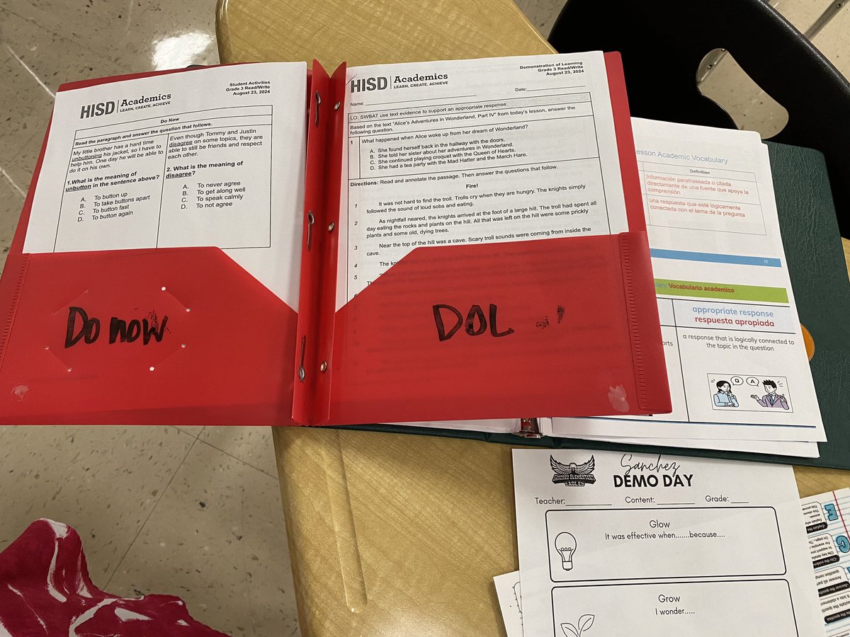 Demo Day in full effect! Mrs. Rodriguez provides scaffolds to support her students! <a href="/MrsCMontoya/">Claudia Montoya-Barba</a> <a href="/AliciaLGray/">Alicia Gray</a>  <a href="/Ales_Olaizola/">Alesander Olaizola</a>
