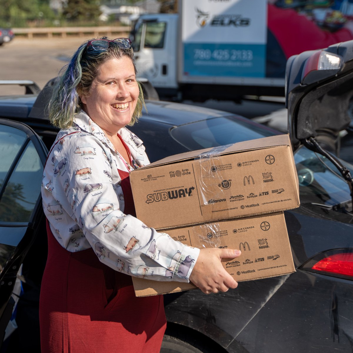 yegfoodbank's tweet photo. We spotted Andrea and Carman from Jasper Place Family Resource Centre picking up their #AfterTheBellProgram packs!
Thanks for making sure kids have healthy snacks and treats when school food programs aren't available. #yeg #edmonton #EndChildHunger @JasperPlaceFRC https://t.co/CkOjKMIYPh