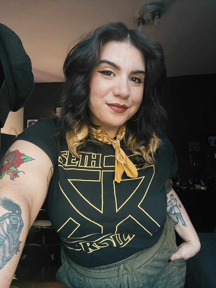 ✨5 Star GP Watch Party starts now✨

Tap in Twitch.TV/QueenoftheRing