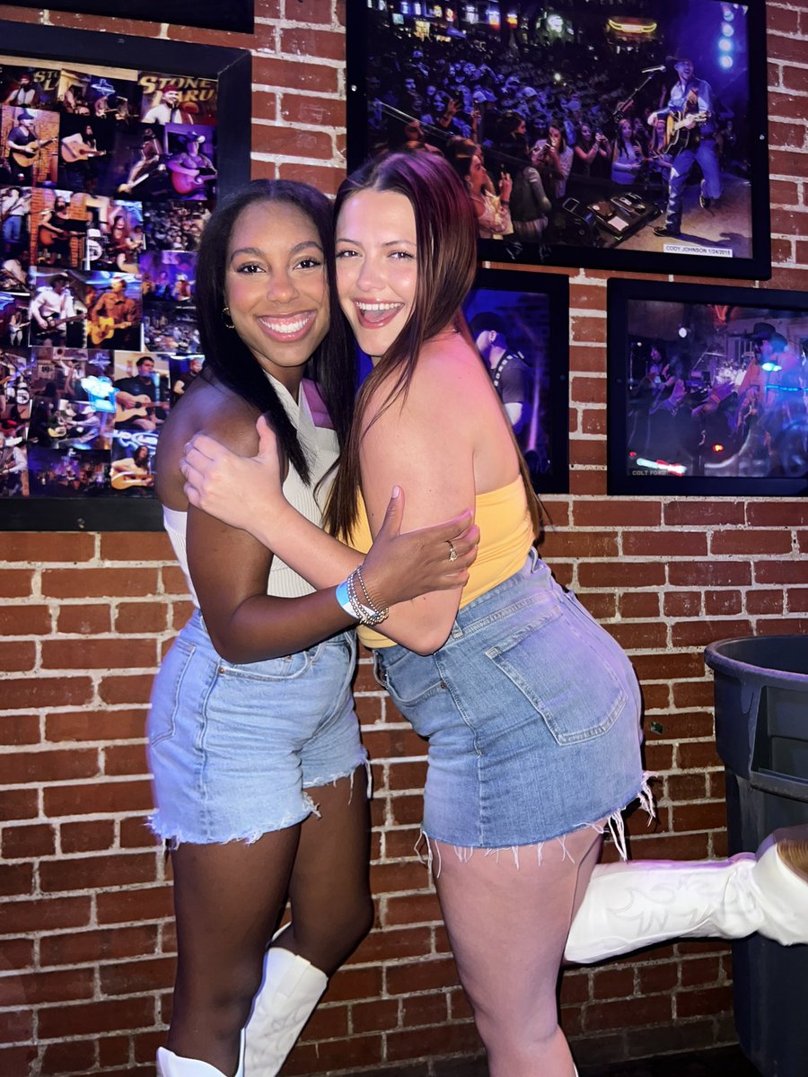 Here’s your sign to come on out to LADIES NIGHT 🤠 

FREE DANCE LESSONS at 7️⃣

See y’all tonight 😘 

#BanitaCreekHall #dancing #coldbeer #ladiesnight #countrymusic