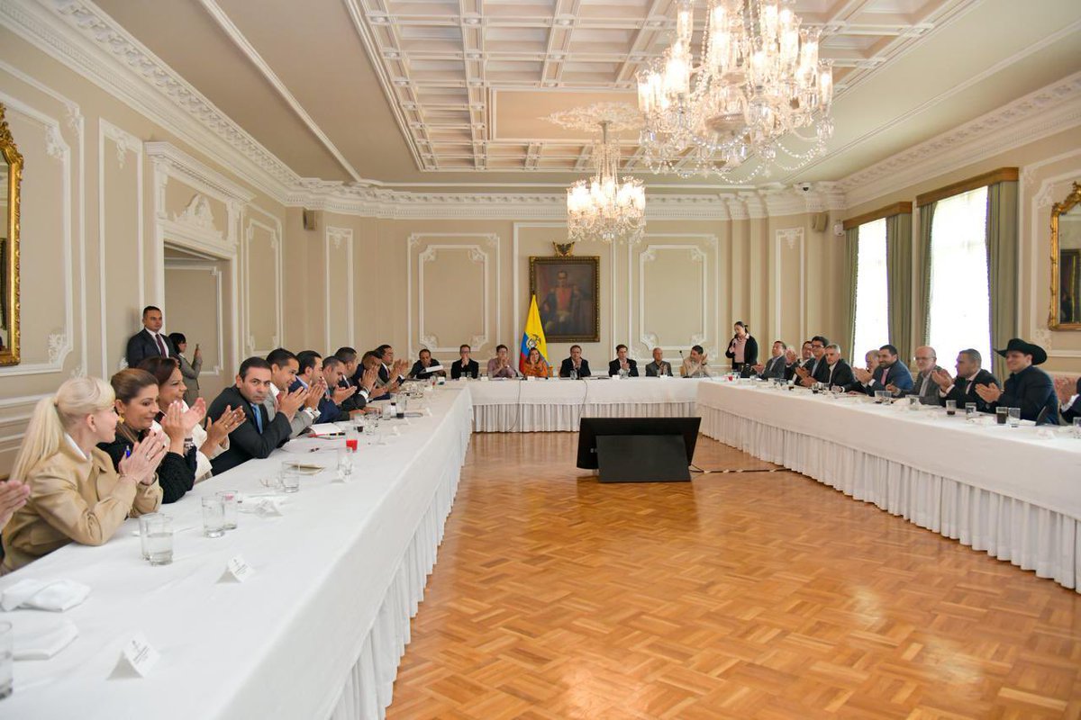 RafaelaCortesZ's tweet photo. Es muy importante la articulación con el Gobierno Nacional para ejecutar proyectos en nuestro departamento. Presidente @petrogustavo todas las acciones para llevar bienestar y seguridad a nuestro territorio las agradecemos, estamos atentos para comenzar el trabajo en equipo. https://t.co/QrCCeiDpvF