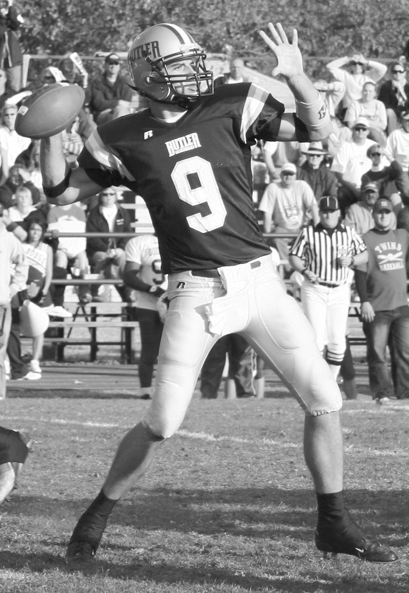 ButlerGrizzlies's tweet photo. 𝐂𝐨𝐮𝐧𝐭𝐝𝐨𝐰𝐧: 9 days until Grizzly Football 🏈

QB Paul Eck wore #9 and played for Butler from 2005-06 as the Grizzlies compiled a 20-3 record across his two years. Eck is the all-time passing yards (3,829) and passing TD's (43) leader among other statistics

#BucoNation https://t.co/5sdQp6Dppd