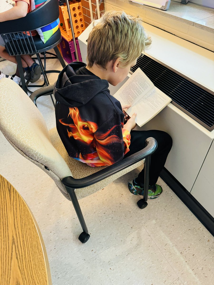 Independent reading time and we are ENGAGED!📚📖 <a href="/ParkadePanthers/">Parkade Elementary</a>