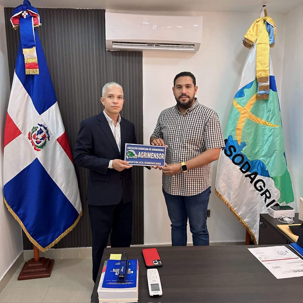 El presidente <a href="/IngVictorTorre5/">Ing./Agrim. Victor Torres</a>  recibió al Ing./Agrim. Juan Marchena en nuestra sede. Discutieron sobre educación continua para fortalecer Asodagrim. ¡Comprometidos con la excelencia profesional!  💪📐

#Asodagrim #UnidosPorLaAgrimensura