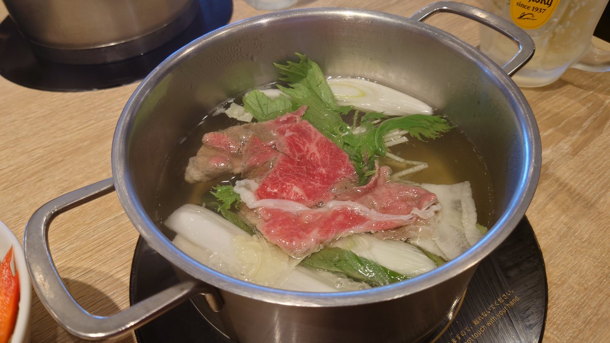 kokou_chiba's tweet photo. イオンモール幕張新都心の「しゃぶしゃぶ宮崎 霧峰」をランチ初訪問

牛＆豚のしゃぶしゃぶ食べ放題が頂ける同店、今回はセットメニューの霧峰牛しゃぶしゃぶ会席を注文😋🥩

メインのしゃぶしゃぶはもちろん、多彩な副菜にたっぷり野菜、味変豊富なタレにも大満足😍💕

https://t.co/Vq8KU67bUm https://t.co/SN34rclFqT
