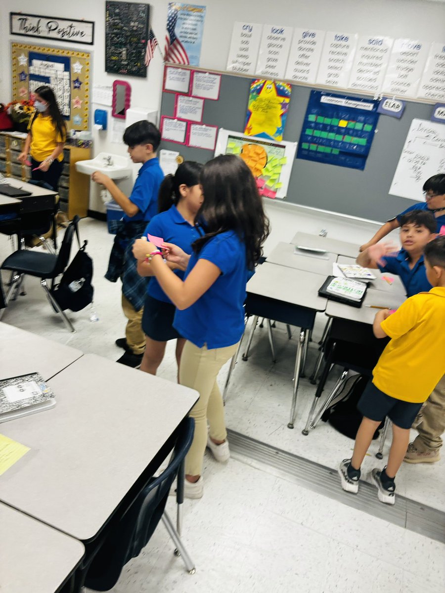 Lmarti_LCEs's tweet photo. AVID strategy Give One, Take One in full effect. Activating prior knowledge on conductors and insulators. #OneTeam #fifthgraderocks https://t.co/B58hizKQzp