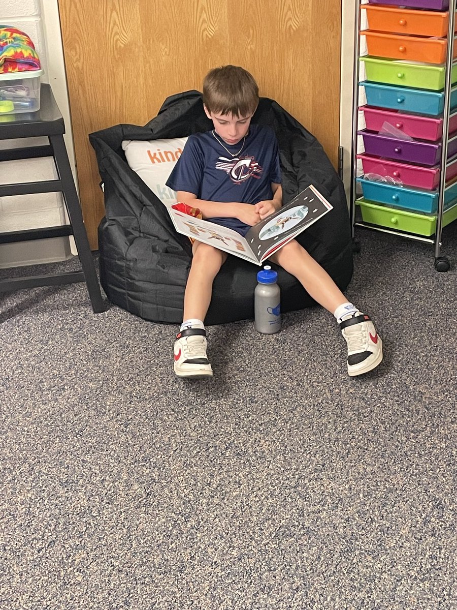mrsneimeister's tweet photo. We LOVE to read! #secondgraderocks https://t.co/iEV8pulTuR