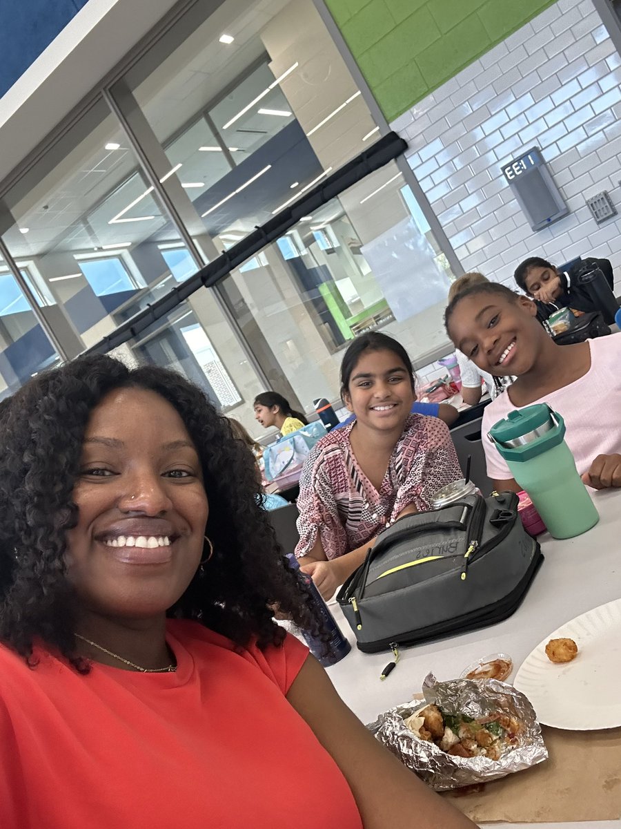 Ms. Glaze tweet media