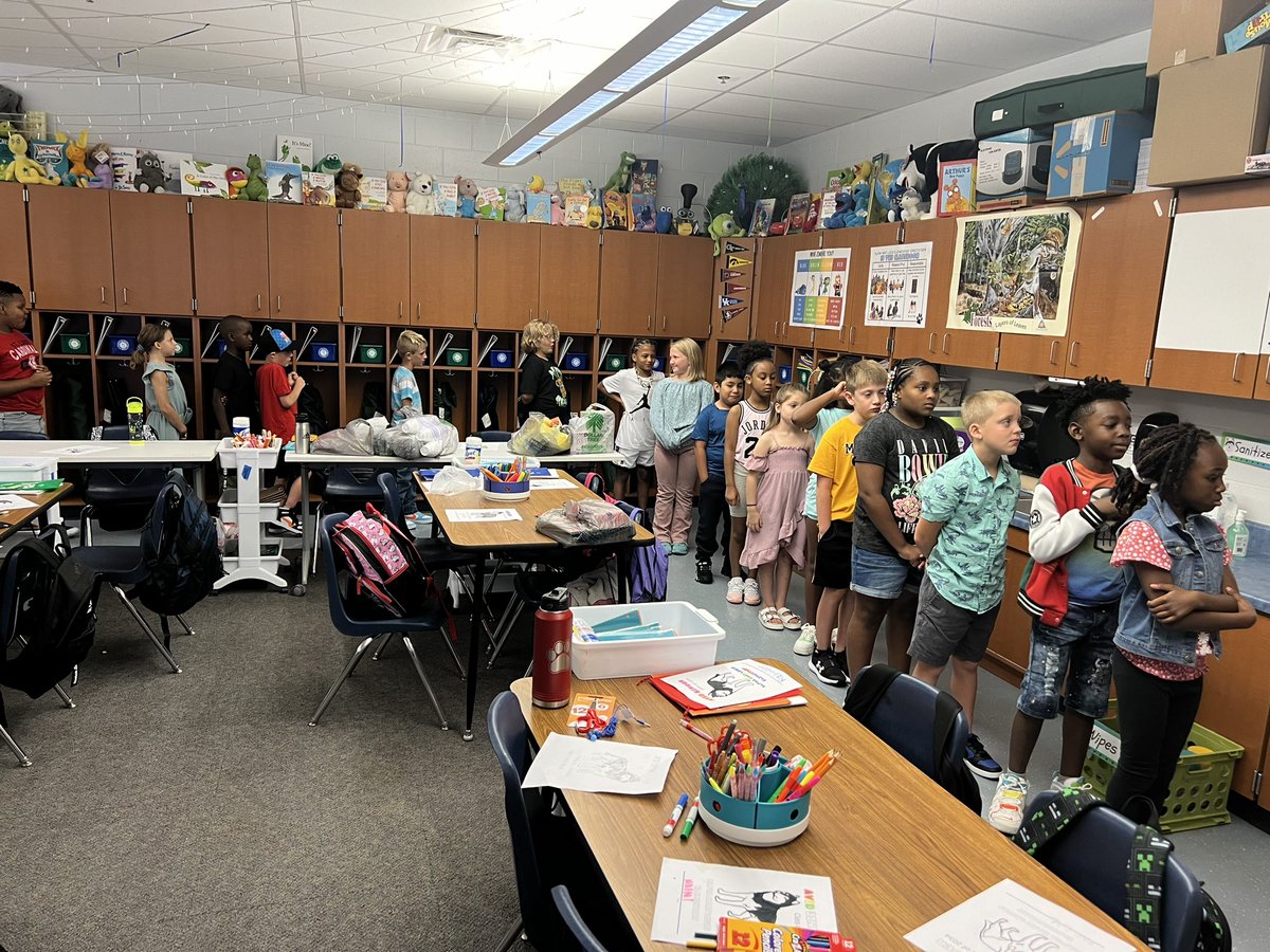 Team Schneider with a perfect line order on the first day of school. Can’t get much quieter than this! #trustyhuskies