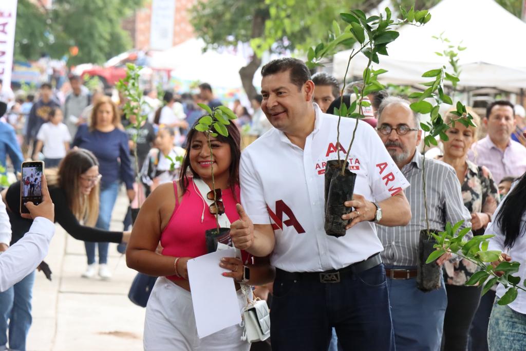 🙌🌱 En Puebla, la transformación comienza con pequeñas acciones que crecen <a href="/armentapuebla_/">Alejandro Armenta</a> promueve el #AmorAPuebla sembrando esperanza y cuidando nuestro medio ambiente. 🤜🤛 <a href="/GrupoPuebla500/">GrupoPuebla500</a> <a href="/FACTORCIUDADANO/">FACTOR CIUDADANO</a> <a href="/FactorRadioPue/">Factor Radio Puebla</a>