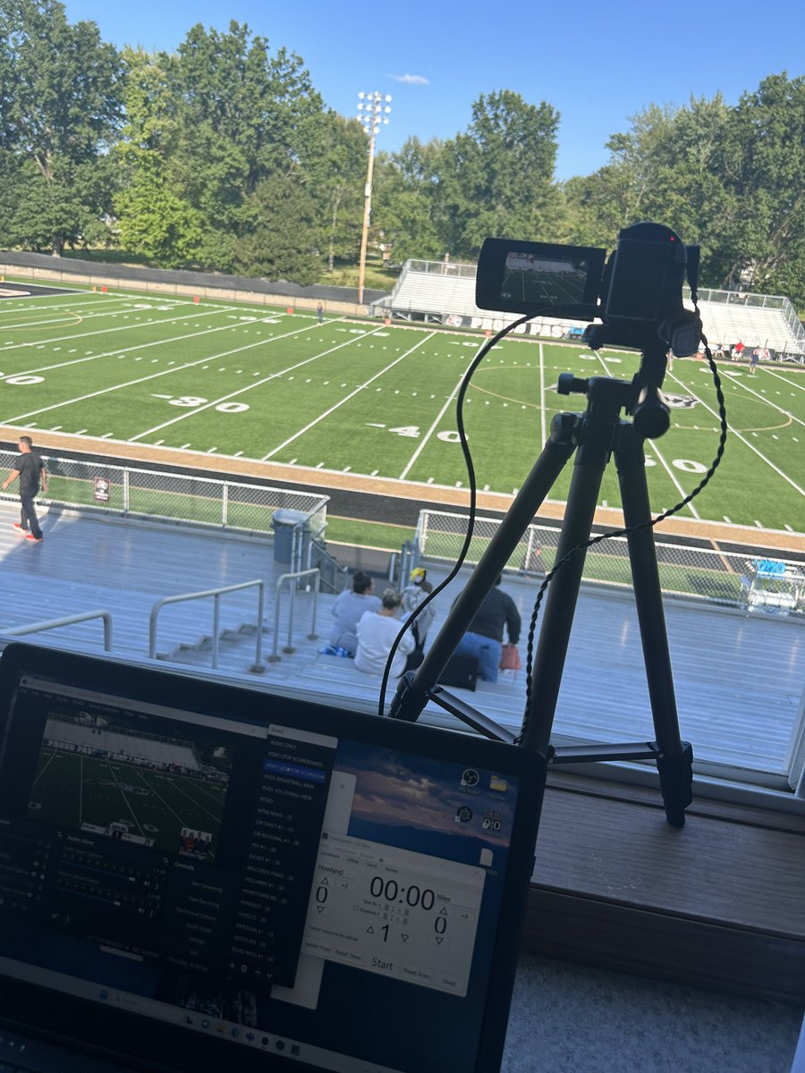 DKKotsol's tweet photo. Back in the broadcast booth for the first time in a long time! Join Noah Ricks and myself on @YSNLive_com as we bring you Niles at Howland in week 1 of high school football season! https://t.co/hpfixXs4MH