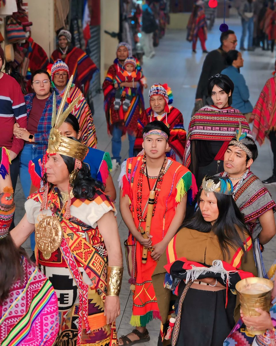 Lenintamayoqpop's tweet image. Este florecer esta hecho con las lágrimas de un gran pueblo 🏵 
#leninqpop #amorylibertad #qpop #quechuapop #cusco #peru #bolivia #chile #ecuador #argentina #korea #asiaqpoptour #kpop #kutimuni