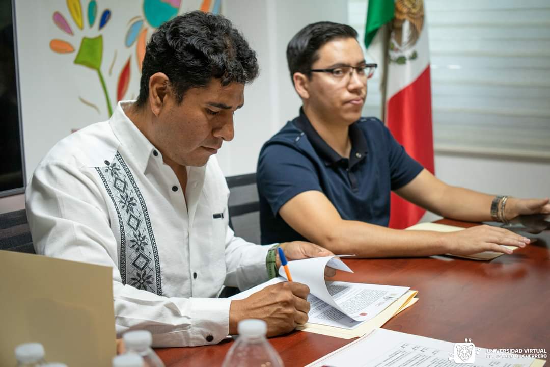 Firma de convenio entre la UVEGro y <a href="/SejuveGuerrero/">Sejuve Guerrero</a> para acercar los programas educativos de la UVEGro a la juventud guerrense, para contribuir a la erradicación del rezago educativo y social en el estado.
#YoSoyGuerreroJaguar
#UVEGro
 #ConLaUVEGroTransformandoGuerrero