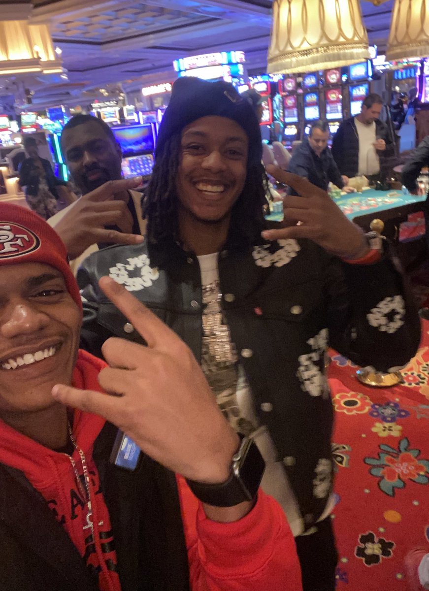 therlbread4ever's tweet photo. #Vegas🎲 https://t.co/4DQZ8K3GKW