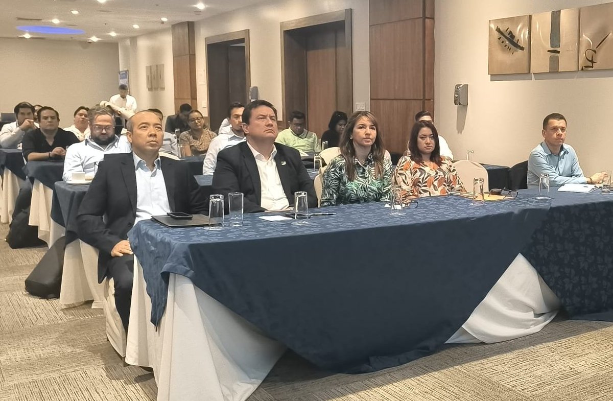 FAOEcuador's tweet photo. 📍#Hoy | Inició la consulta territorial de la Estrategia Nacional Forestal, liderada por @Ambiente_Ec, @AgriculturaEc y @Produccion_Ecu, trabajando en conjunto con actores del sector público, privado, academia, cooperación internacional y ONG con el apoyo técnico de FAO. 🌳🇪🇨 https://t.co/ZgJbUIgt5v