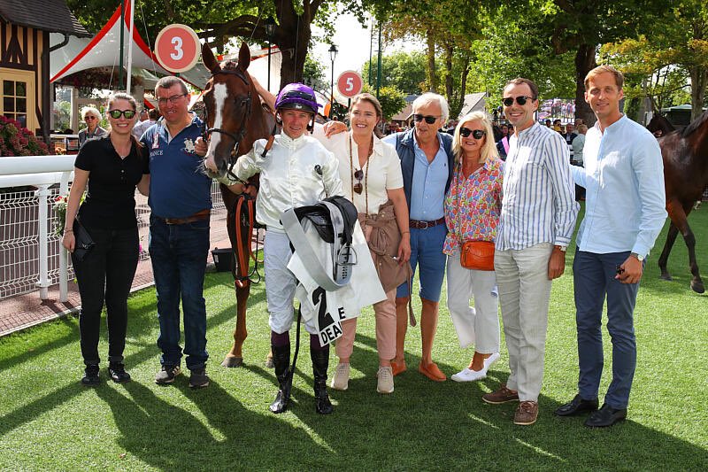 Stéphanie Nigge (@ecuries_nigge) on Twitter photo SUCCÈS🏆 MANDRES s’impose de belle manière dans le Prix de Glanville sur l’hippodrome de Deauville. Toutes nos félicitations à son propriétaire / éleveur Gérard Augustin-Normand et à son jockey <a href="/piccone_tony/">Piccone Tony</a>. 🙏🙏🙏 à toute notre équipe pour son implication au quotidien. SUCCÈS🏆 MANDRES s’impose de belle manière dans le Prix de Glanville sur l’hippodrome de Deauville. Toutes nos félicitations à son propriétaire / éleveur Gérard Augustin-Normand et à son jockey <a href="/piccone_tony/">Piccone Tony</a>. 🙏🙏🙏 à toute notre équipe pour son implication au quotidien.