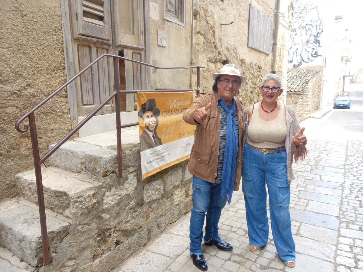 FSperLercara's tweet photo. “Casa Sinatra, Emozione su Emozioni, Un mondo di Felicità, @AlbanoCarrisi 22-08-2024”
La frase che oggi abbiamo ricevuto sul nostro prezioso album di firme… grazie Maestro!
@franksinatra 
@NancySinatra https://t.co/pdGtf9x8Xd