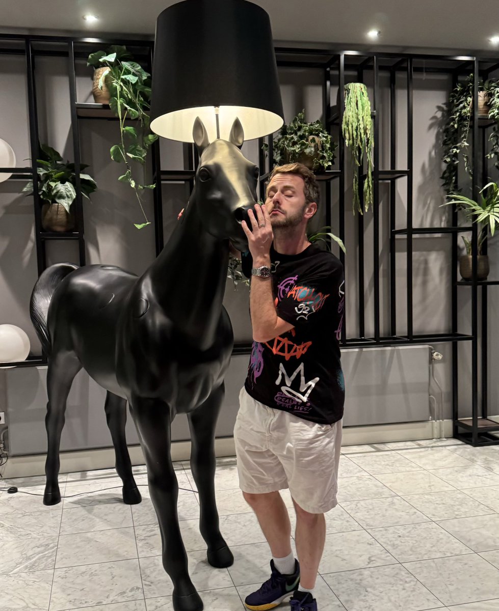 benwaterworth62's tweet photo. Lobby lamp horse is my friend 🐴 

#BU13 https://t.co/PyqjY2oxtU