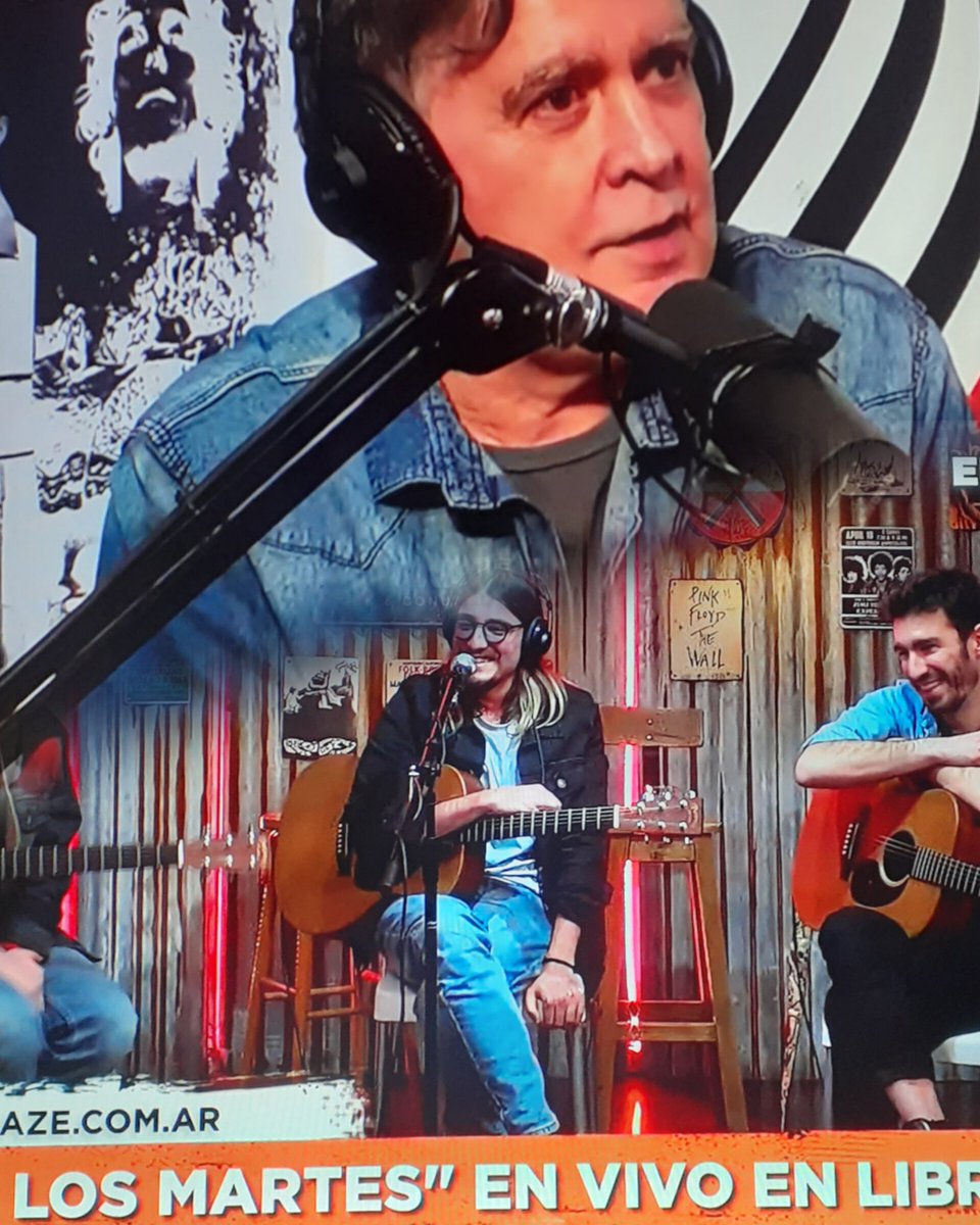 Peperina1984's tweet photo. Y los #Jueves son así  🖤🎶🧉
•
Con #Librocks y el capo de @rodrigomanigot https://t.co/rTMCg7pCMZ