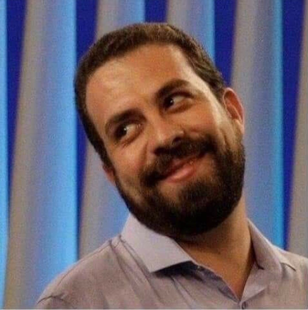 O Boulinhos mais querido de São Paulo. Pensa numa pessoa gente boa que luta por quem está na rua da amargura... 

BOULOS PREFEITO