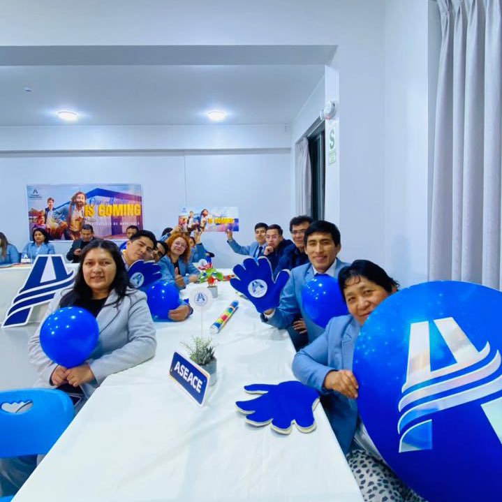 EducacionUPN's tweet photo. Durante el programa de lanzamiento de #Matrícula2025, el Pr. Daniel Montalvan, presidente de @AdventistasUPN, presentó desafíos que se extienden hasta el año 2027, enfocados en ➕: más estudiantes, más instituciones y más misión. 🙏🏻📚
#OurMasterIsComing 👑 https://t.co/98W0lVINNZ