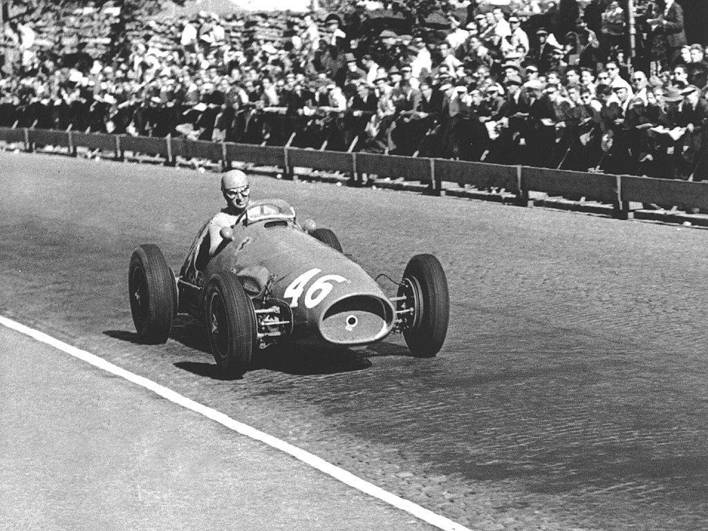 Smola_TT's tweet photo. #OnThisDay
71 lat temu Alberto Ascari wygrał #SwissGP. Była to ostatnia wygrana Włocha w F1. Ferrari w tym wyścigu zgarnęło całe podium. Na niższych jego stopniach znaleźli się Giuseppe Farina i Mike Hawthorn. Byli to jedyni kierowcy nie zdublowani przez Ascariego.
#ViaF1
#F1PL https://t.co/EhE55M8pIj