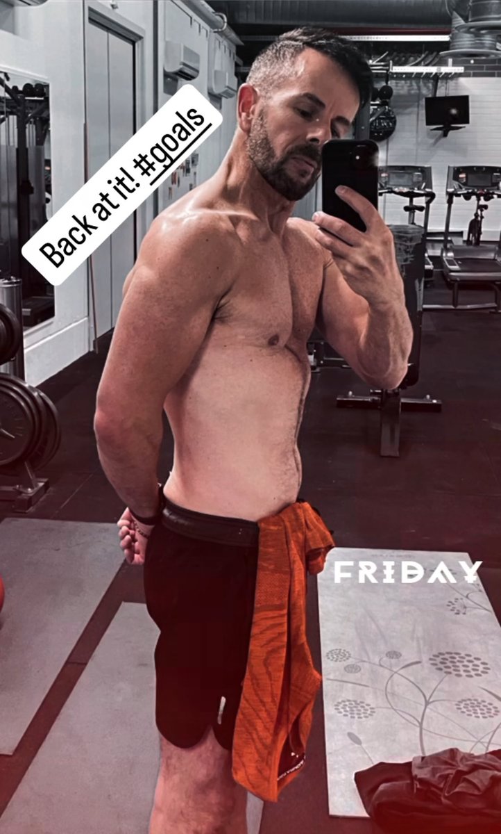 JaysonSutcliffe's tweet photo. When I’m not writing, you know where to find me. 5months into my gym journey!! Getting there! #newbod #gymlife #skater #writer #fitguy #gay https://t.co/osM6Nxz9Zq