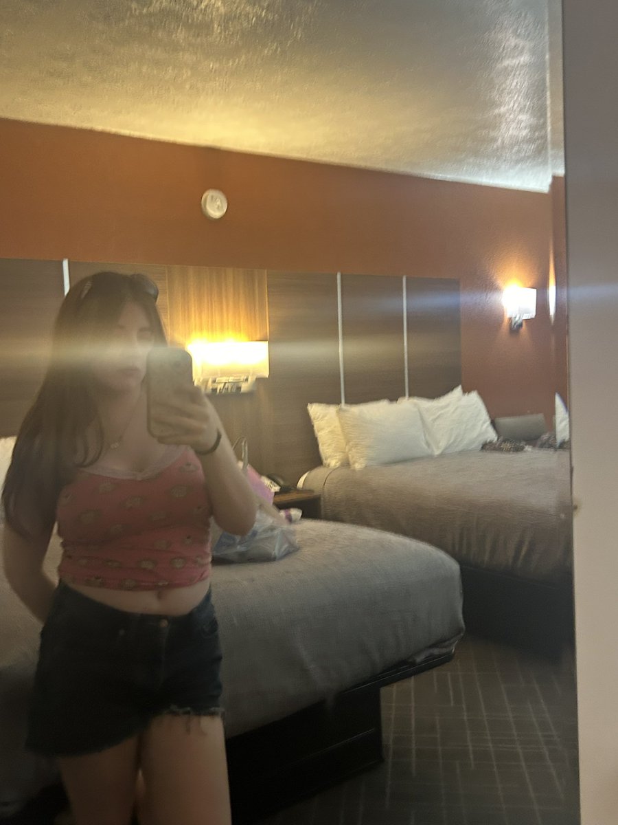 Iheartjeffsatur's tweet photo. Ion like posting pics of myself but anything for ca(also a mirror selfie w my phases vinyl) #selfiesforgenesis https://t.co/UXGP8Pgx5Y
