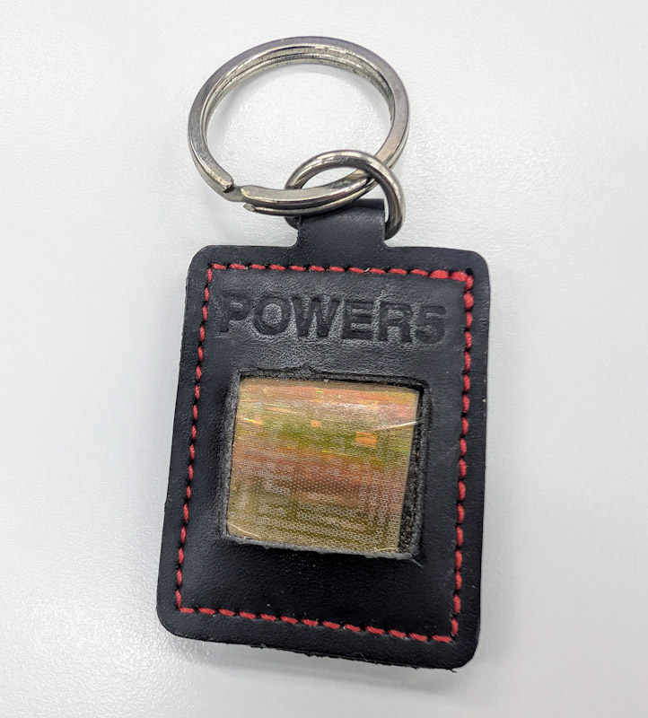 iworld_iguazu's tweet photo. 写真はPOWER5チップのキーホルダーで、裏面には昔のIBMサーバーのブランド名が記されています。
さて、記されているブランド名称は「System i 」でしょうか?「eServer iSeries」でしょうか?
答えは、#iWorld の記事(https://t.co/WtTsMNhOyE)の下方に掲載されている写真でご確認ください。#IBMi https://t.co/qiwQgo1zXe