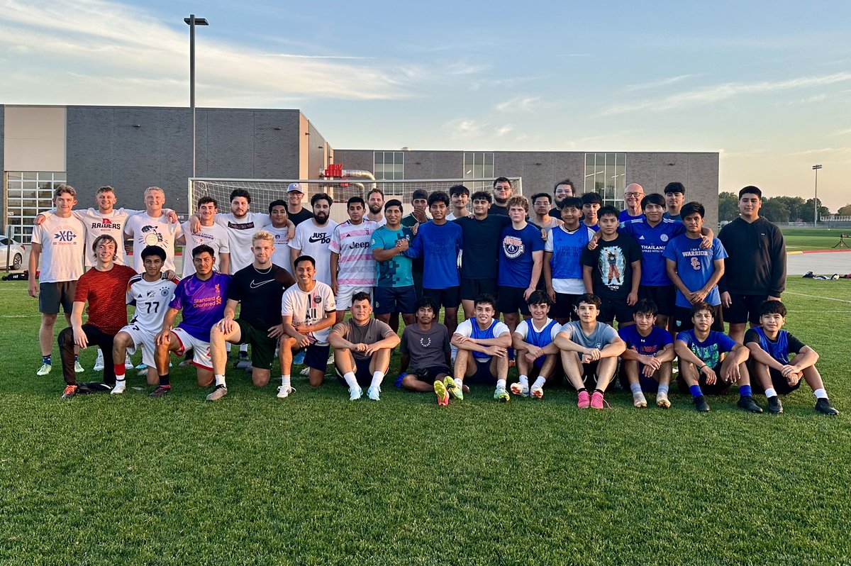 La familia - Once a Warrior, always a Warrior

Alumni game 2024. A great reminder that it’s more than a team. The old guys might be sore tomorrow but they pulled off the win. Man of the Match: John Dornenball