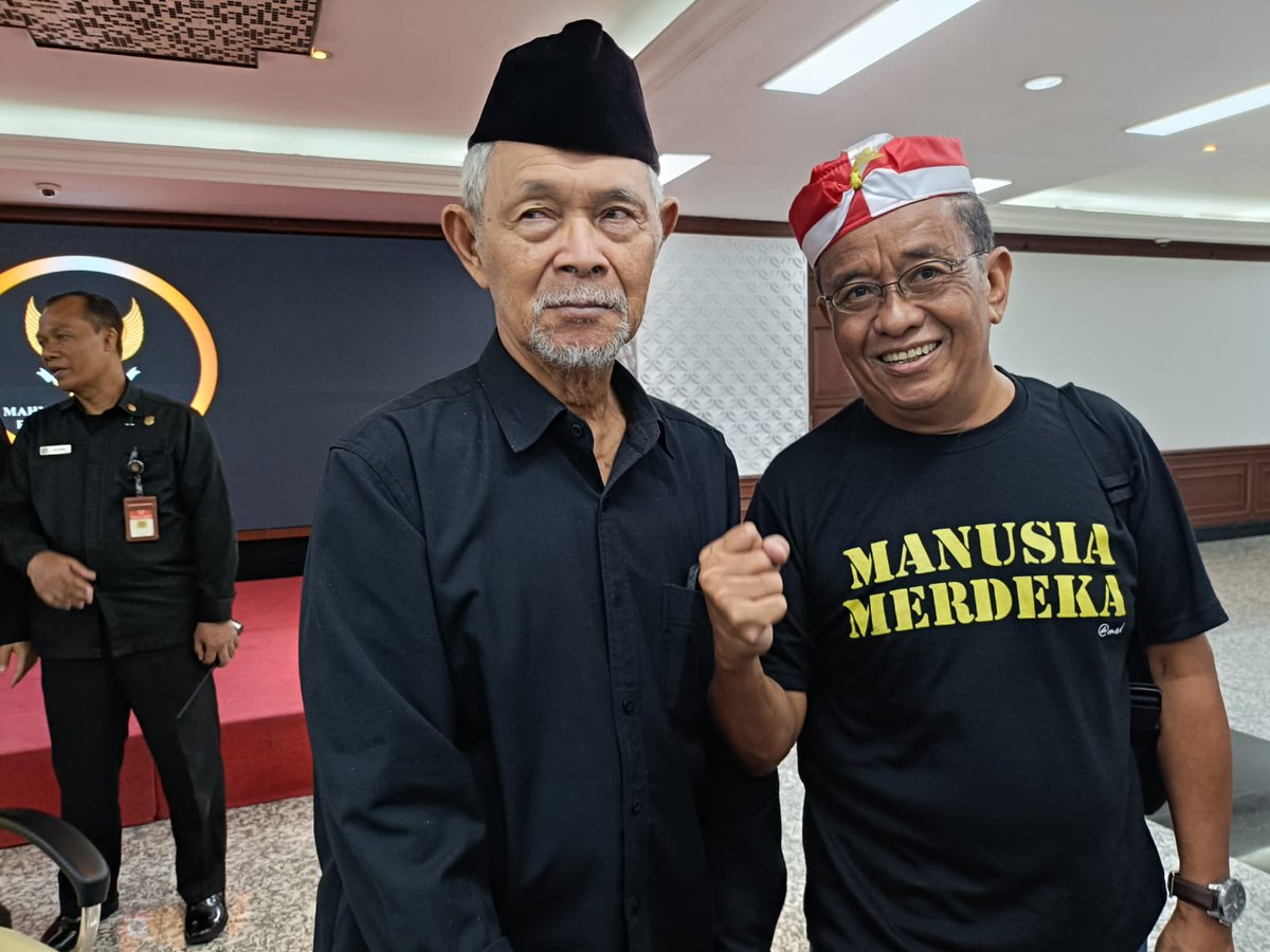 msaid_didu's tweet image. Ketemu para (mantan) Jokower di gedung @officialMKRI meneriakkan turunkan Jokowi