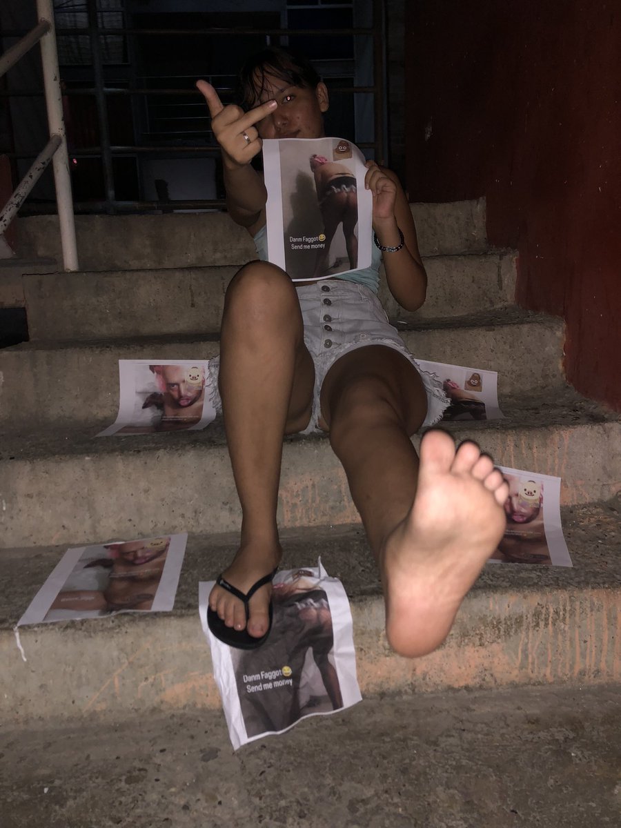 DaniMiss444's tweet photo. Amo cuando cerdos como este suplican para que los ponga para que se burlen y se rían de él un patético perdedor que ahora está bajo mi control el cual cumple mis órdenes y sólo está mi disposición es un marrano que solamente muere por darme su dinero🐷💶
#paypig  #cashslave https://t.co/poDCngz9DG