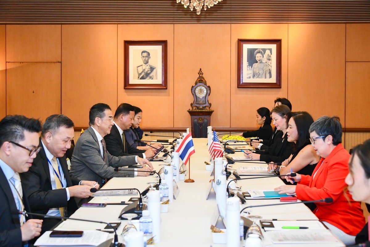 MFAThai's tweet image. FM @AmbPoohMaris welcomed and discussed with delegation from American Chamber of Commerce in Thailand #AMCHAM led by Ms. Ornkanya Pibuldham, AMCHAM President, on ways to promote trade, investment, and economic partnership between Thailand &amp;amp; U.S. that are mutually-beneficial.