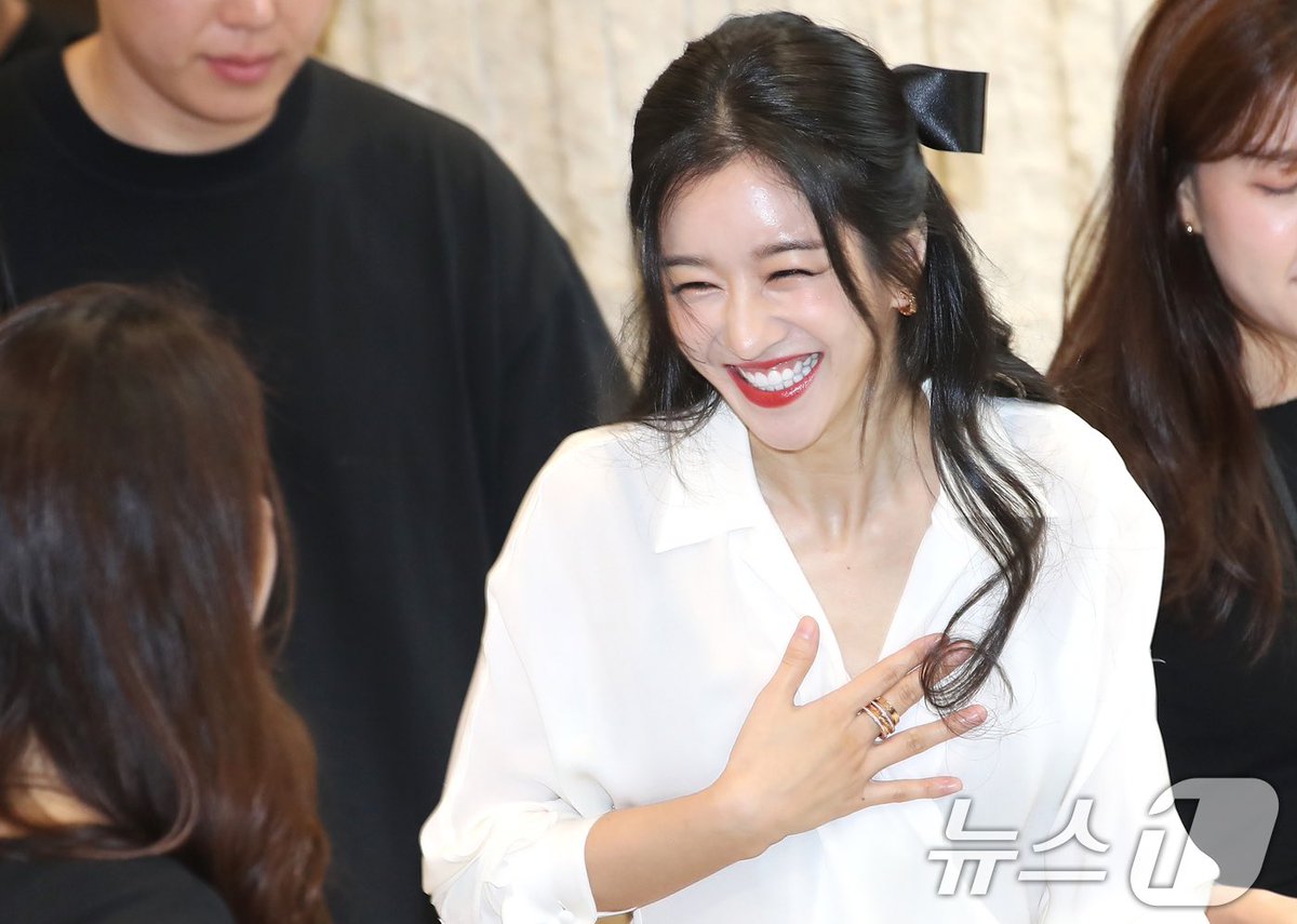 theseoulstory's tweet photo. 📸 Seo Yea Ji at the NARS pop-up store today https://t.co/sWQ2ffiiwu