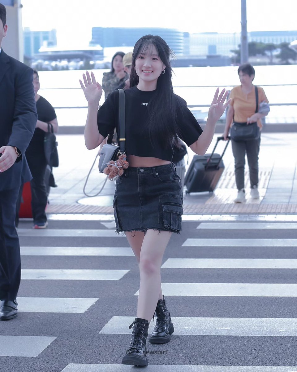 _a_newstart_'s tweet image. 240823 김혜윤 출국
오늘도 이렇게 예쁘면
어떡하라고, 어떻하라고, 어떡콰라고, 어뜨카라고, 억떡하라고, 우뜨카라고, 오픈카라고, 엉뜨켜라고, 엉뚱하라고, 오또카라고, 어떡하라고, 어떻하라고, 어떡콰라고, 어뜨카라고
#김혜윤 #kimhyeyoon #キムヘユン