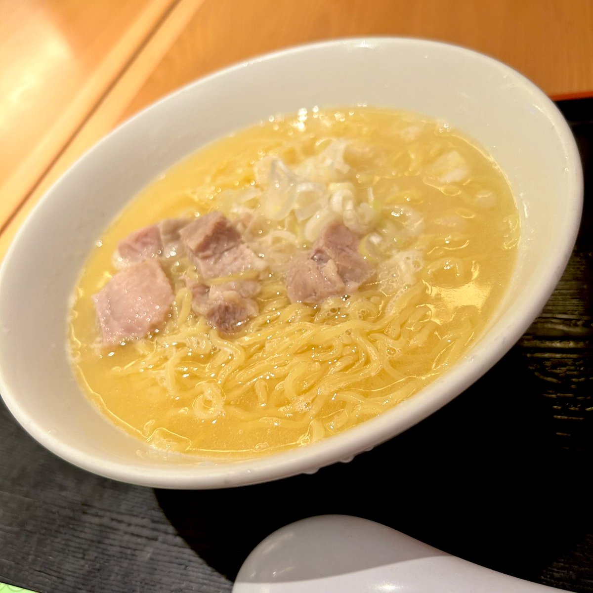 shinroTV's tweet photo. 今日は進路の初代中の人と花岡氏とランチ🍽
夏を楽しんでる話を聞くと、今年もワタシは何もしなかったな〜……と。

来年！来年こそはなんかやる！
夏らしい事！多分！

 #企業公式つぶやき部 
 #企業公式夏のフォロー祭り https://t.co/ylMesCYJIx