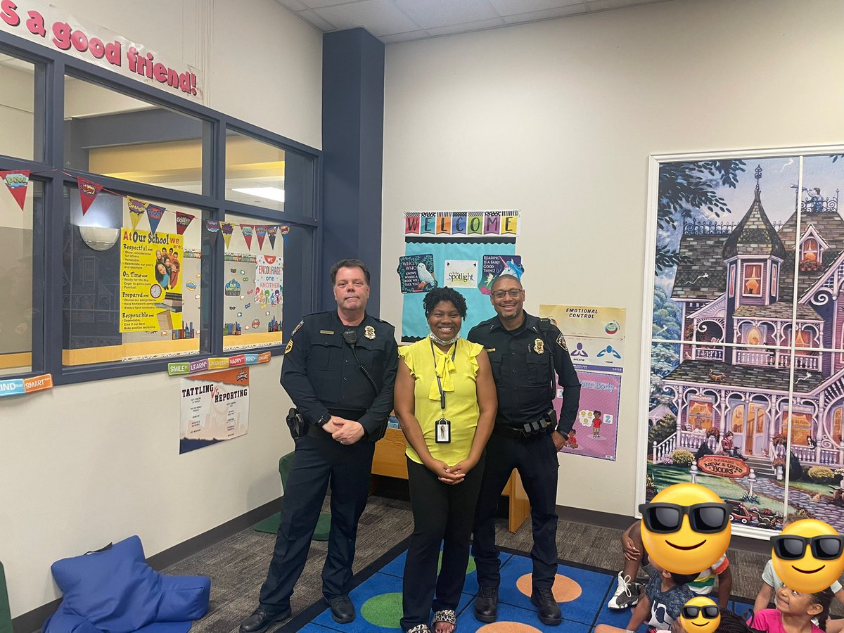 QuianaW9's tweet photo. Woot!  Woot!  That’s the sound of @Spring_ISD_PD.  @HirschHawk are so thankful for these brave men in blue who pour into and protect our scholars and staff with positive interactions.  @SpringISD @SpringISD_Super @HilarionMartin1 @latpat1908 https://t.co/L7ag2R41or