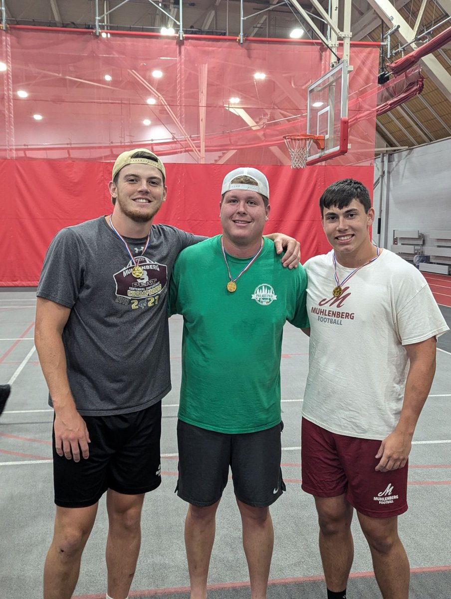 DigInMules's tweet photo. Football Olympics today. 🇺🇸 
GOLD MEDALS in Speed Walking.
Half Court Shots.
Knock Out.
Shot Put.
50 Meter Freestyle swimming 🏊‍♂️ 
And the hottest new Olympic Sport BREAK DANCING.
#DigIn https://t.co/Y8scPgJww1