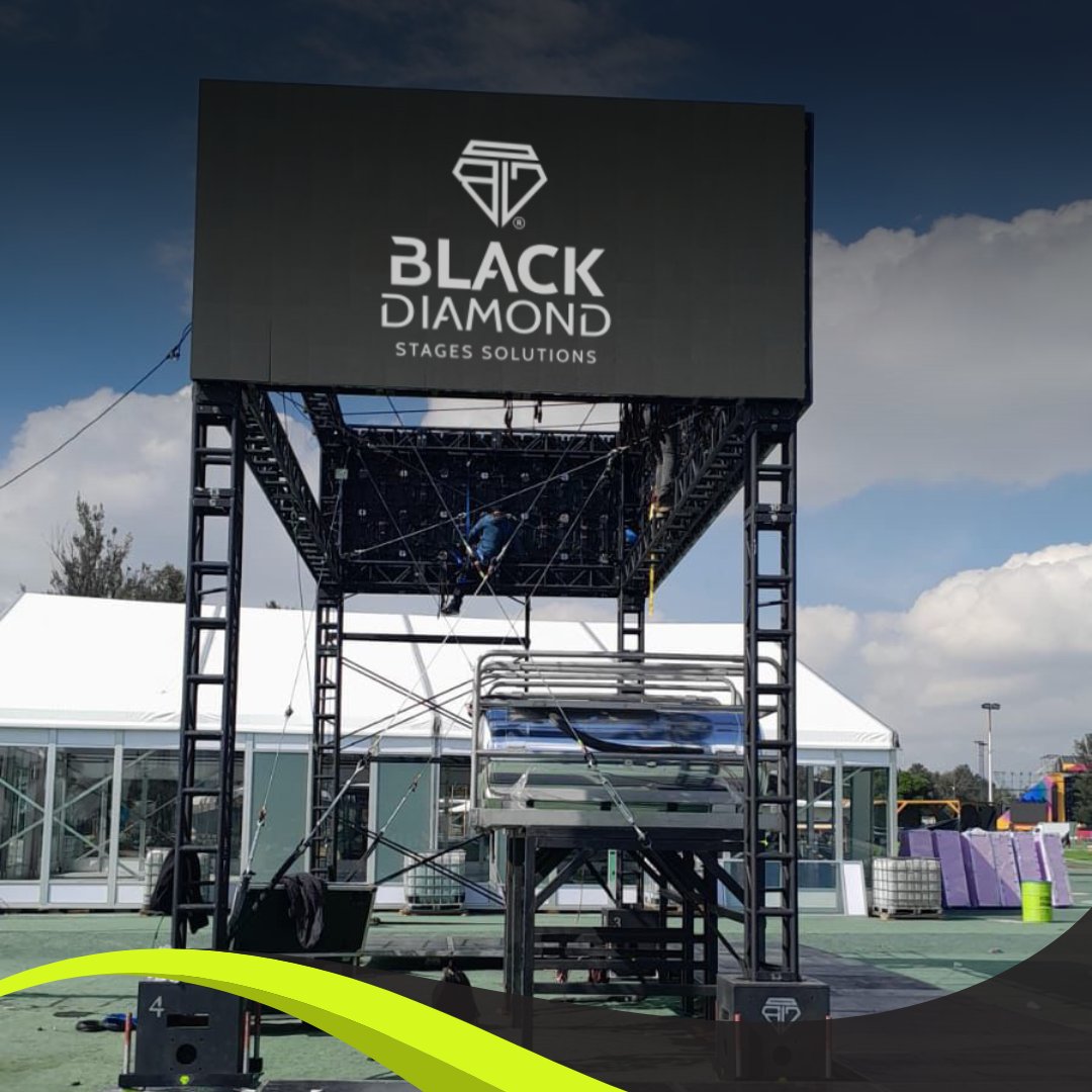 stagesBD's tweet photo. Poco a poco, vamos viendo el resultado final. Montaje Festival Hera

#somosrigging #rigging #riggerprofessional #blackdiamondstagessolutions https://t.co/emZIwix1SY