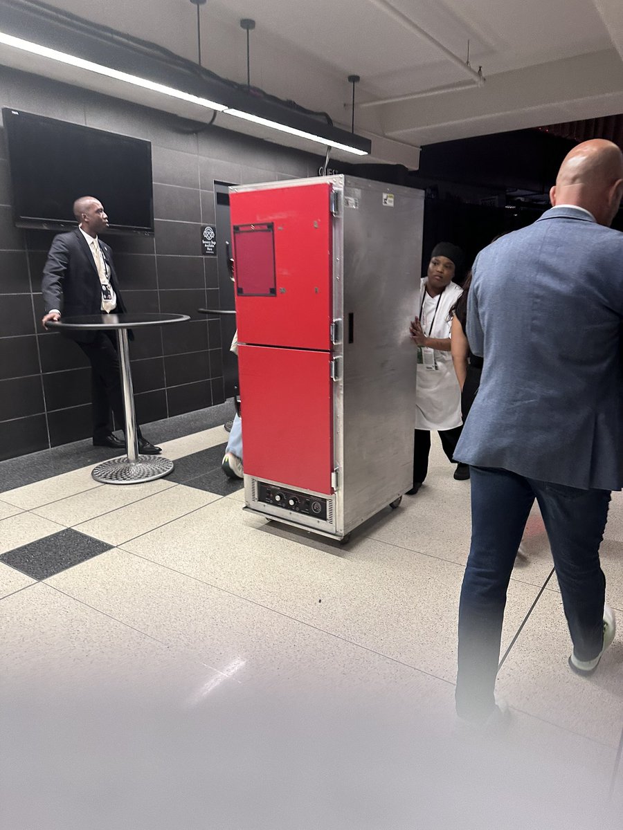 Eli Yokley tweet media