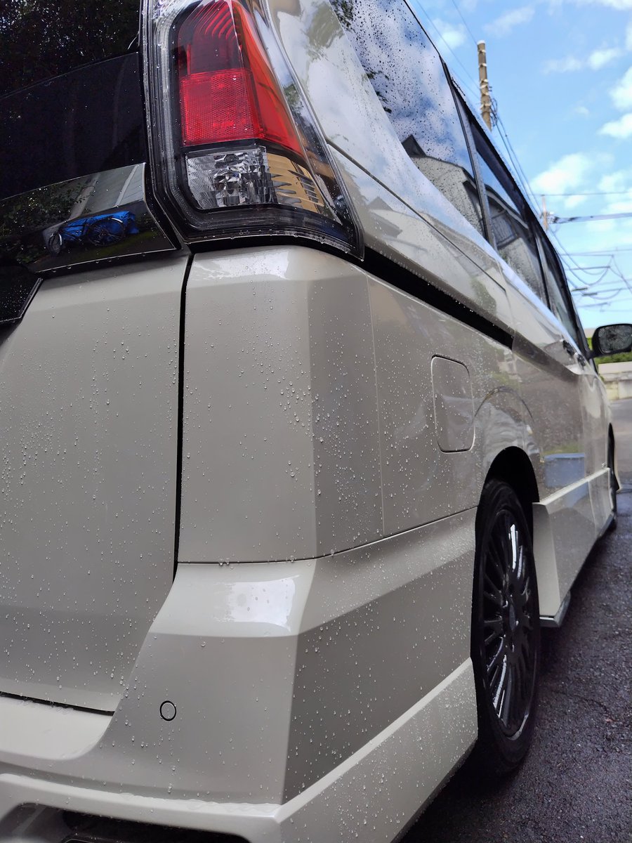 ShinGC27autech's tweet photo. #旅行前  #黒スジ #気になったから #純水洗車 #時間無いから #拭きあげなし #洗いぱなし #乾いたら #ピカピカ https://t.co/fDCs0ZfHJb