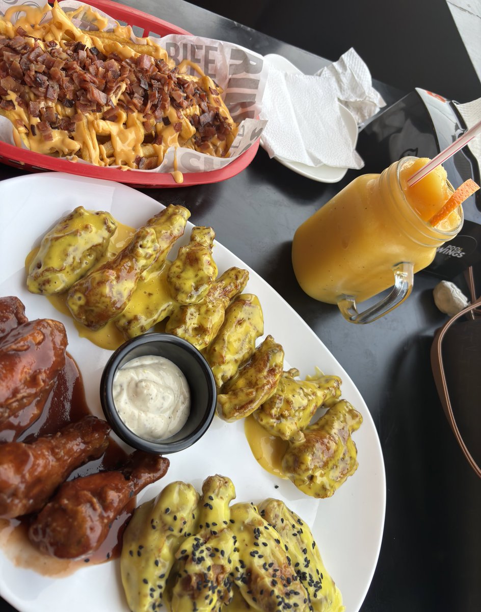 mbvm06's tweet image. Vivo y muero por las alitassssss!!