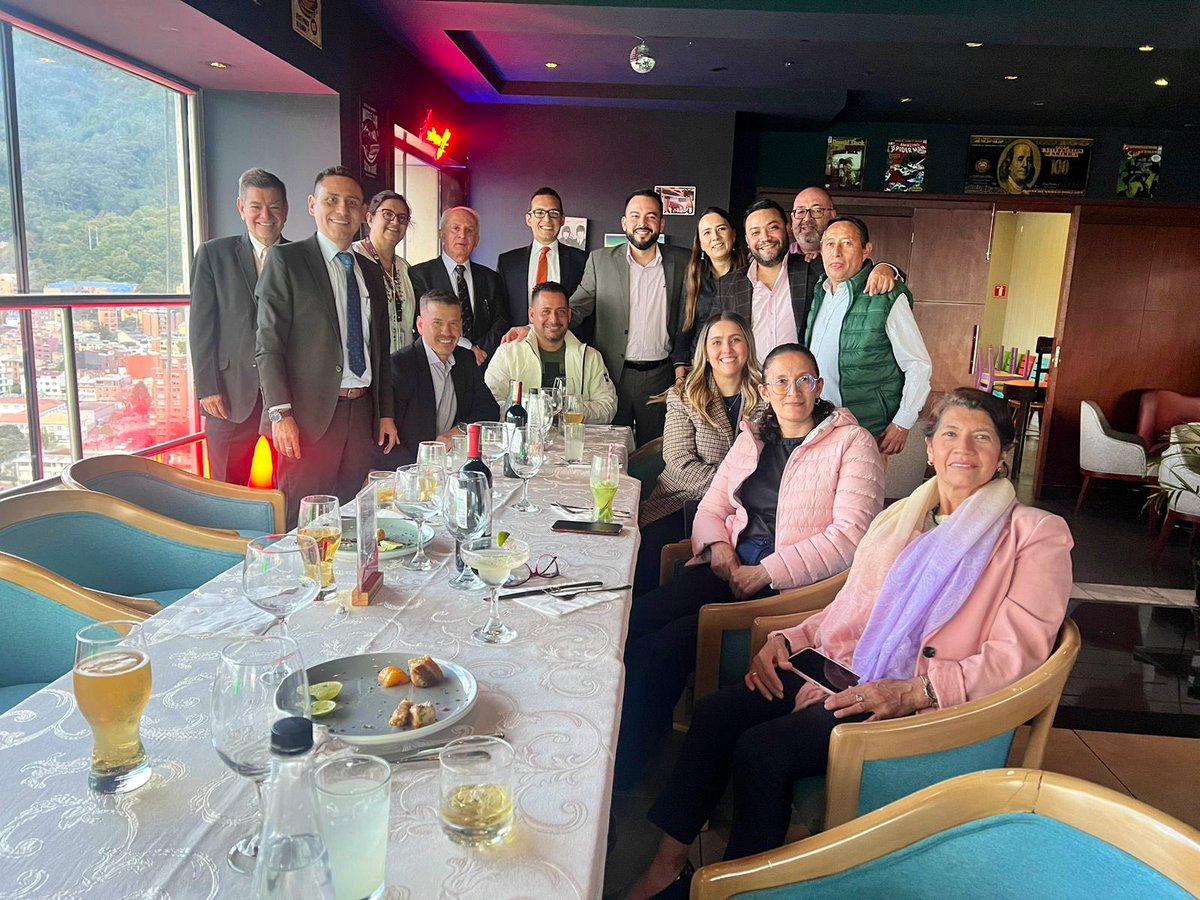 PalmaEdwin's tweet photo. Mi cariño y agradecimiento eterno a todo el equipo del Viceministerio de Relaciones Laborales. 

Los y las quiero mucho, hoy y siempre. 

Gracias, gracias y mil gracias! https://t.co/YwJfONgpVN