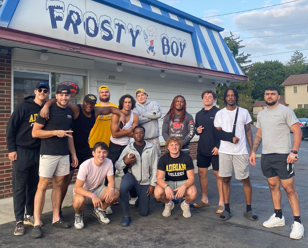 The Dawgs took to the town tonight in our city of Adrian scavenger hunt!