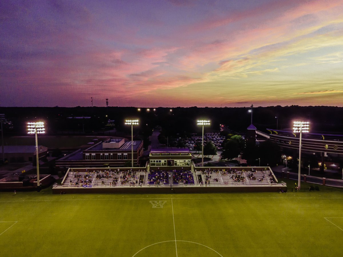 ECUSoc's tweet photo. Nothing gets better than sunsets in greenville 😍 

#GoPirates https://t.co/KJtGx7F7RN
