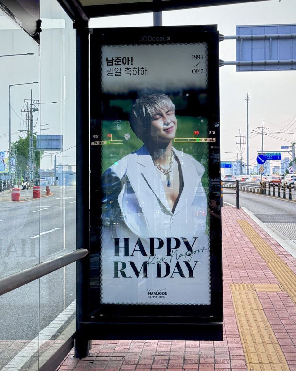 kimSuni_sk's tweet photo. — Ya se pueden encontrar algunos anuncios en Corea por el cumpleaños de Jungkook y Namjoon 🪄💝

Amo septiembre, para mi es uno de los mejores meses del año y claro diciembre también. https://t.co/eDGrSqtVXU
