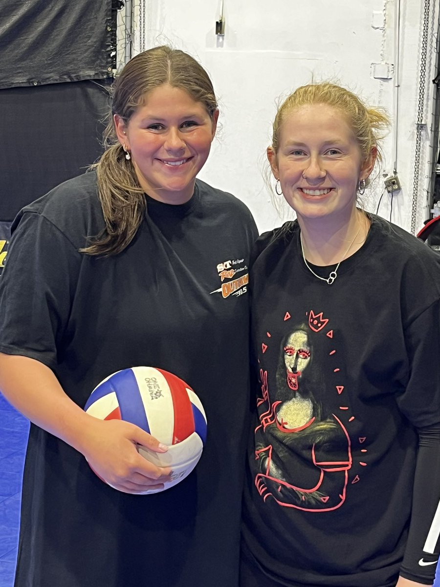 maddie_milhorn's tweet photo. Getting tuned up for my last season of HS 🏐with my little sister Haleigh. 💪🏼@SkyviewAthletic @SkyviewVolley https://t.co/i4JxHfF4En