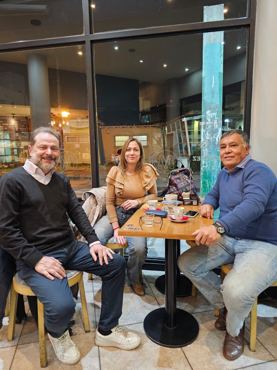 EquipoBanquemos's tweet photo. Cálida y productiva reunión con la Concejal de Hurlingham, @tamarabdo donde conversamos sobre temas de coyuntura política local proyectando una charla para el mes de Septiembre con relación al pedido de la reapertura del Aeropuerto El Palomar. @RicBenedetti  @DanielProSM https://t.co/bJbZDG3vIi